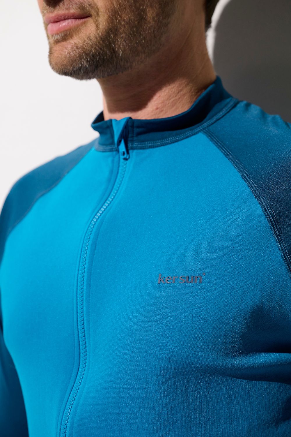 Veste de bain anti-UV - Moorea pour homme, en lycra bleu, tissu léger avec protection UPF 50+.