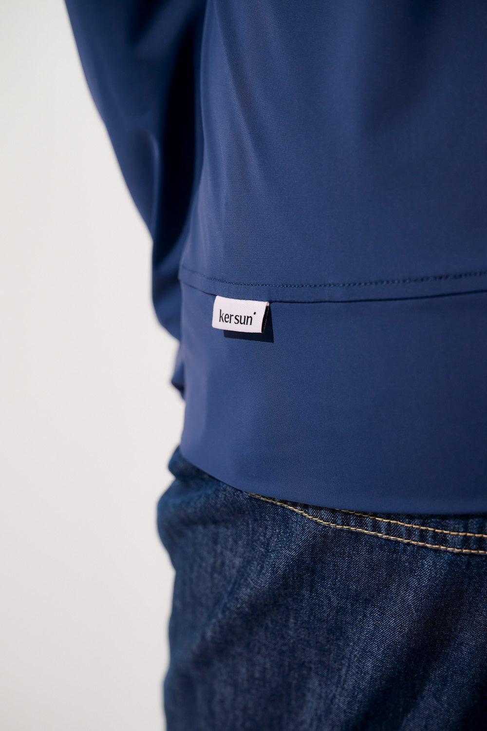 Veste anti-UV - Oasis pour homme, de couleur bleue, légère et confortable, marquée Ker Sun, offrant protection solaire UPF 50+.