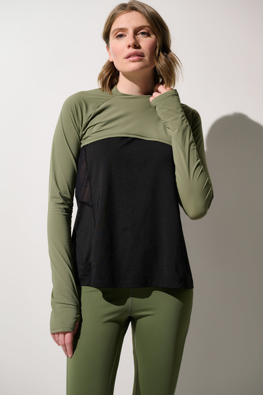 Shrug anti-UV - Sequoia, vêtement de sport femme vert et noir, protection solaire UPF 50+ pour activités extérieures.