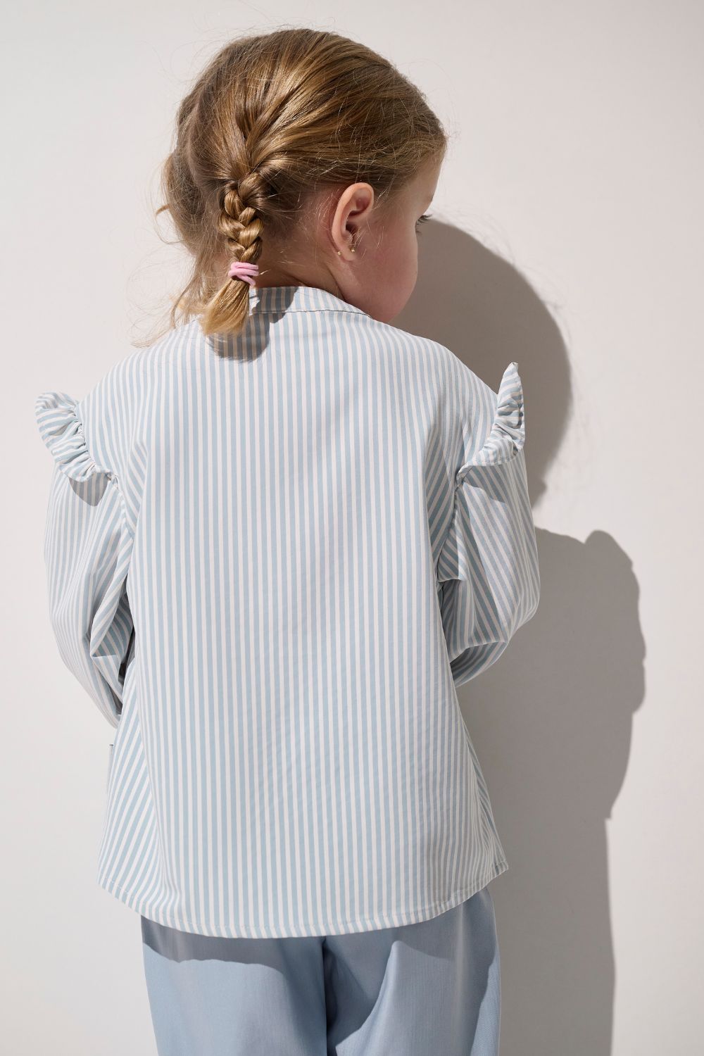 Blouse anti-UV - Sylt pour enfant avec manches légères, rayures bleues et protection solaire UPF 50+, élégante et confortable.