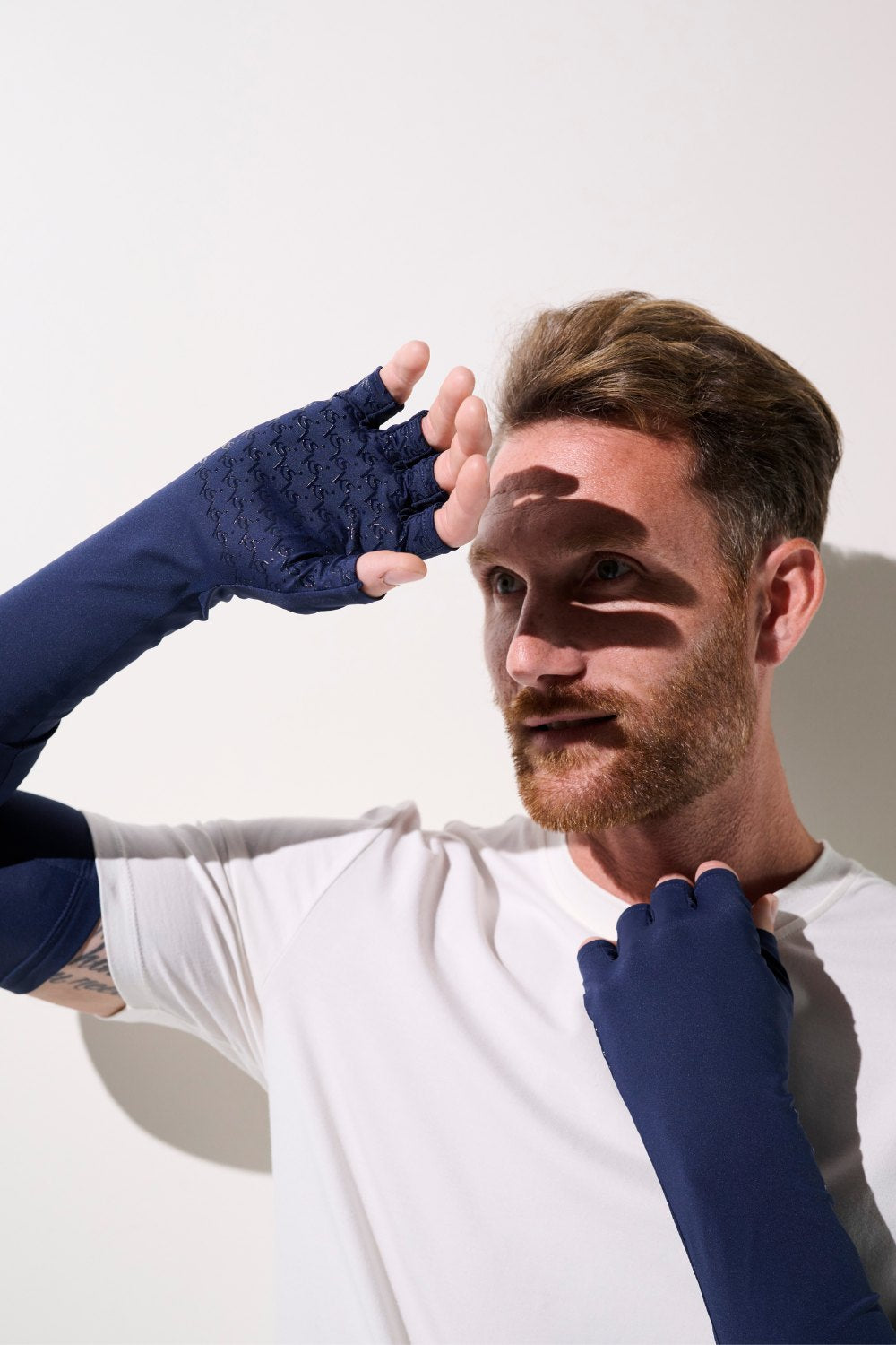 Mitaines à manches anti-UV - Mojave pour homme, couleur marine, offrant protection solaire UPF 50+.