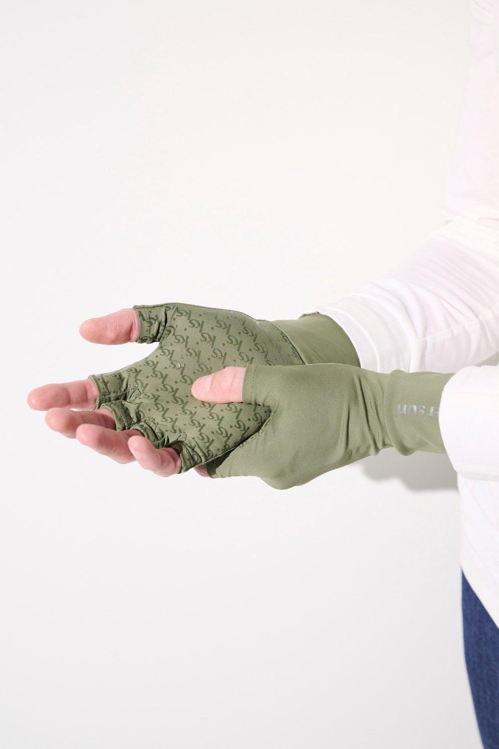 Mitaines anti-UV Gobi vert olive pour femme, confort et protection solaire UPF 50+ idéales pour activités extérieures.