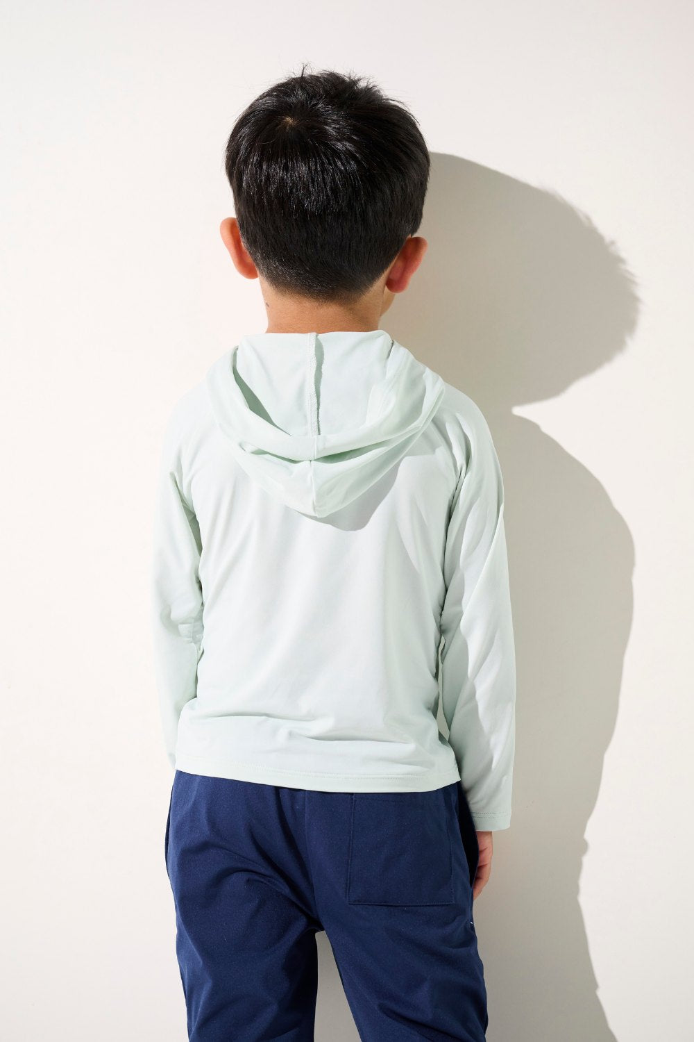 T-shirt anti-UV à capuche - Oasis, couleur verte, pour enfant, léger et UPF 50+ idéal pour jouer au soleil.