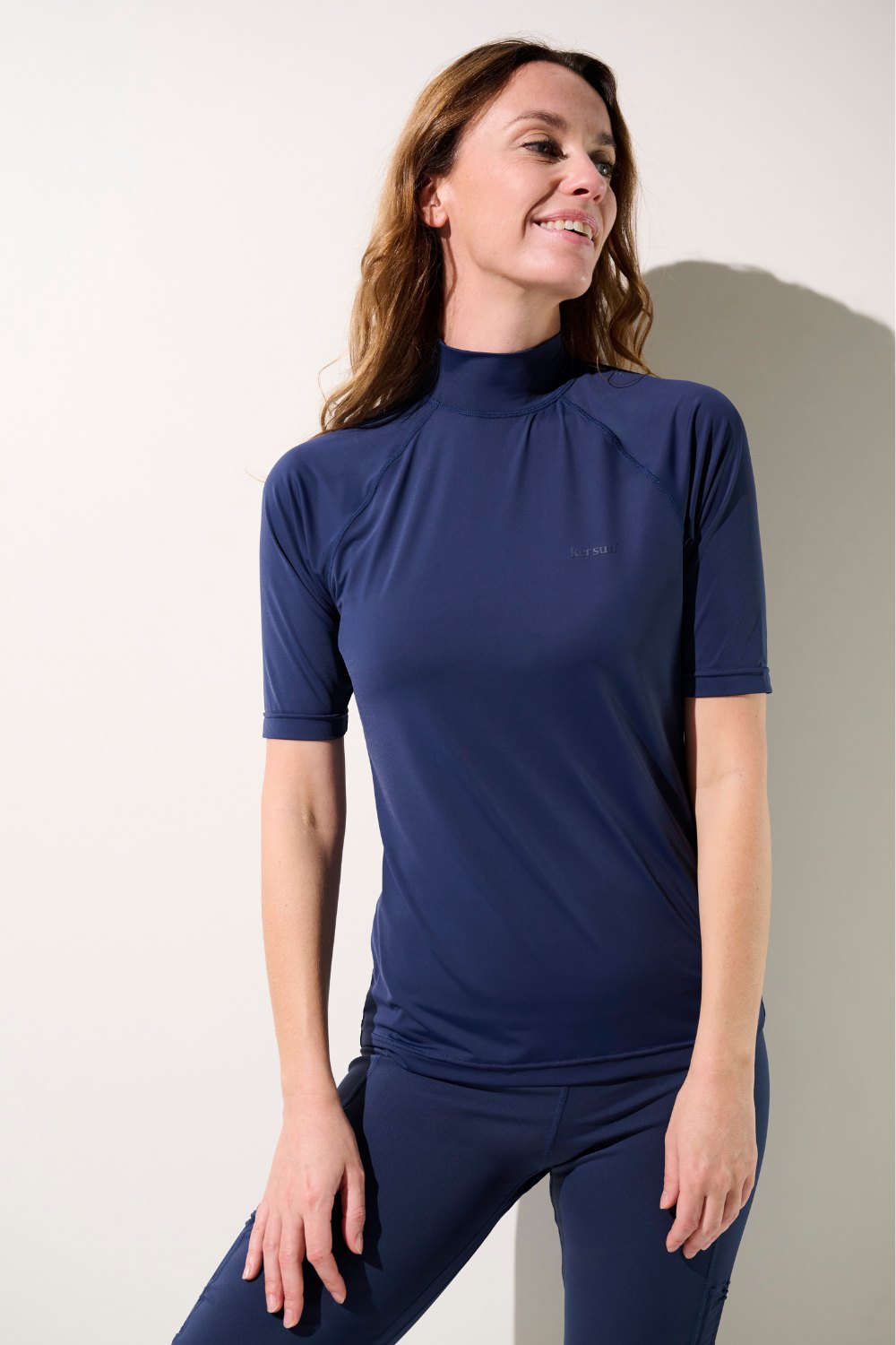 T-shirt de bain anti-UV - Malibu pour femme, respirant, UPF 50+ en bleu marine, parfait pour les activités aquatiques.