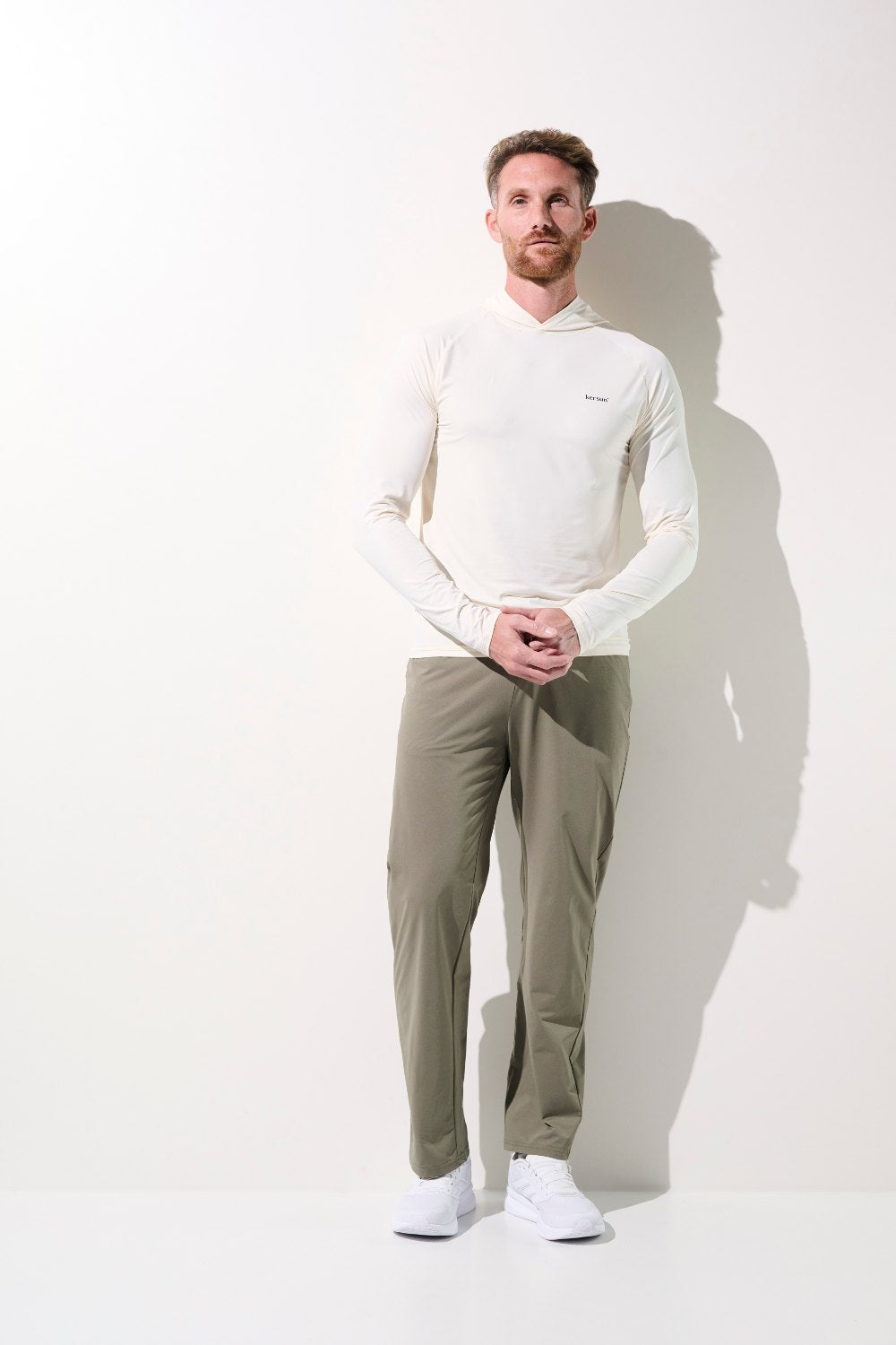 T-shirt anti-UV à capuche - Oasis pour homme, tissu léger et respirant, parfait pour les activités sportives et la protection solaire.