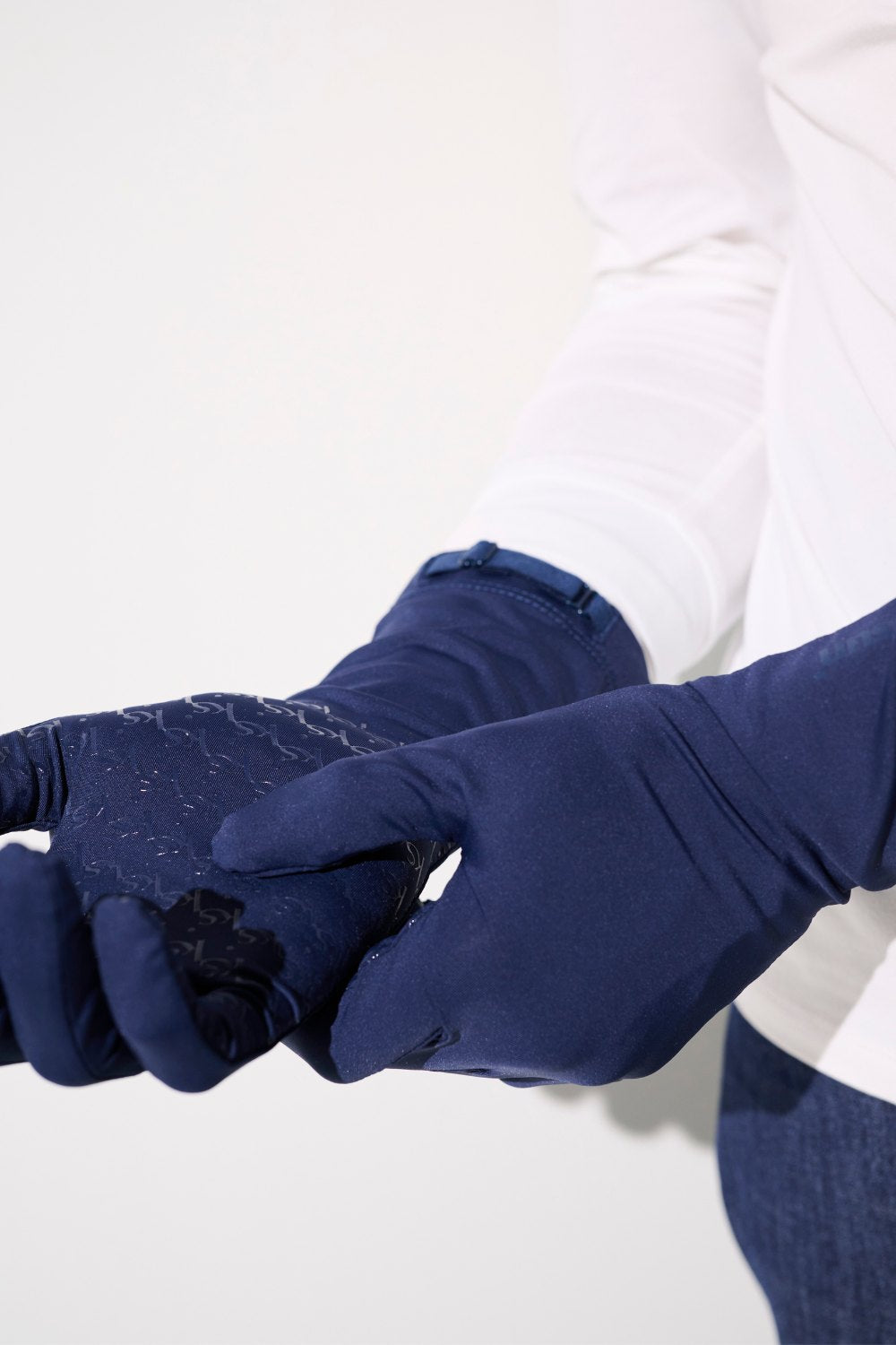 Gants anti-UV - Mojave en bleu marine, offrant protection solaire UPF 50+ pour activités en extérieur.