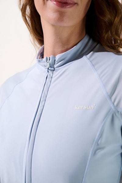 Veste de bain anti-UV Moorea pour femme, légère et respirante, certifiée UPF 50+, couleur bleu clair.