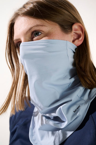 Tour de cou anti-UV - Boston en bleu clair pour femme, léger et respirant, idéal pour la protection solaire UPF 50+.
