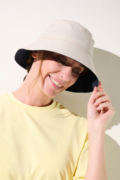 Bob anti-UV - Faro beige pour femme, léger et pratique, offrant une protection solaire UPF 50+.