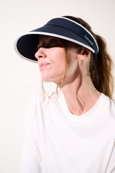 Visière anti-UV - Augusta bleu marine pour femme, légère et élégante, offrant une protection solaire UPF 50+.