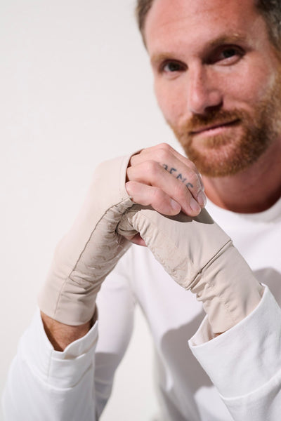 Mitaines moufles anti-UV beige pour homme, légères et respirantes, offrant une protection solaire UPF 50+.