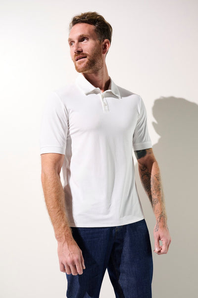 Polo anti-UV blanc pour homme, élégant et confortable, UPF 50+ pour une protection solaire quotidienne.