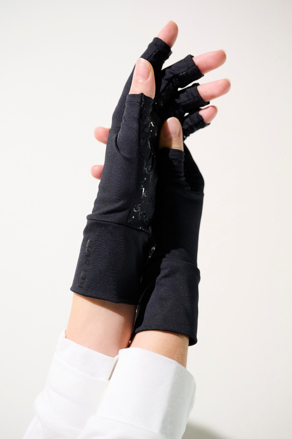Mitaines anti-UV - Mojave noires pour femme, offrant protection solaire UPF 50+ et confort lors d'activités de plein air.