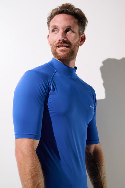 T-shirt de bain anti-UV - Malibu bleu pour homme, tissu léger et UPF 50+, idéal pour activités aquatiques.