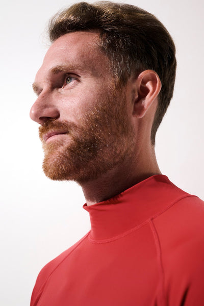 T-shirt de bain anti-UV - Malibu rouge pour homme, offrant protection solaire UPF 50+ et confort pour les activités aquatiques.