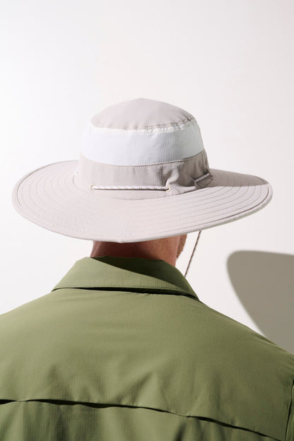 Chapeau anti-UV - Oasis gris clair pour homme, léger et respirant, idéal pour la randonnée et la protection solaire.