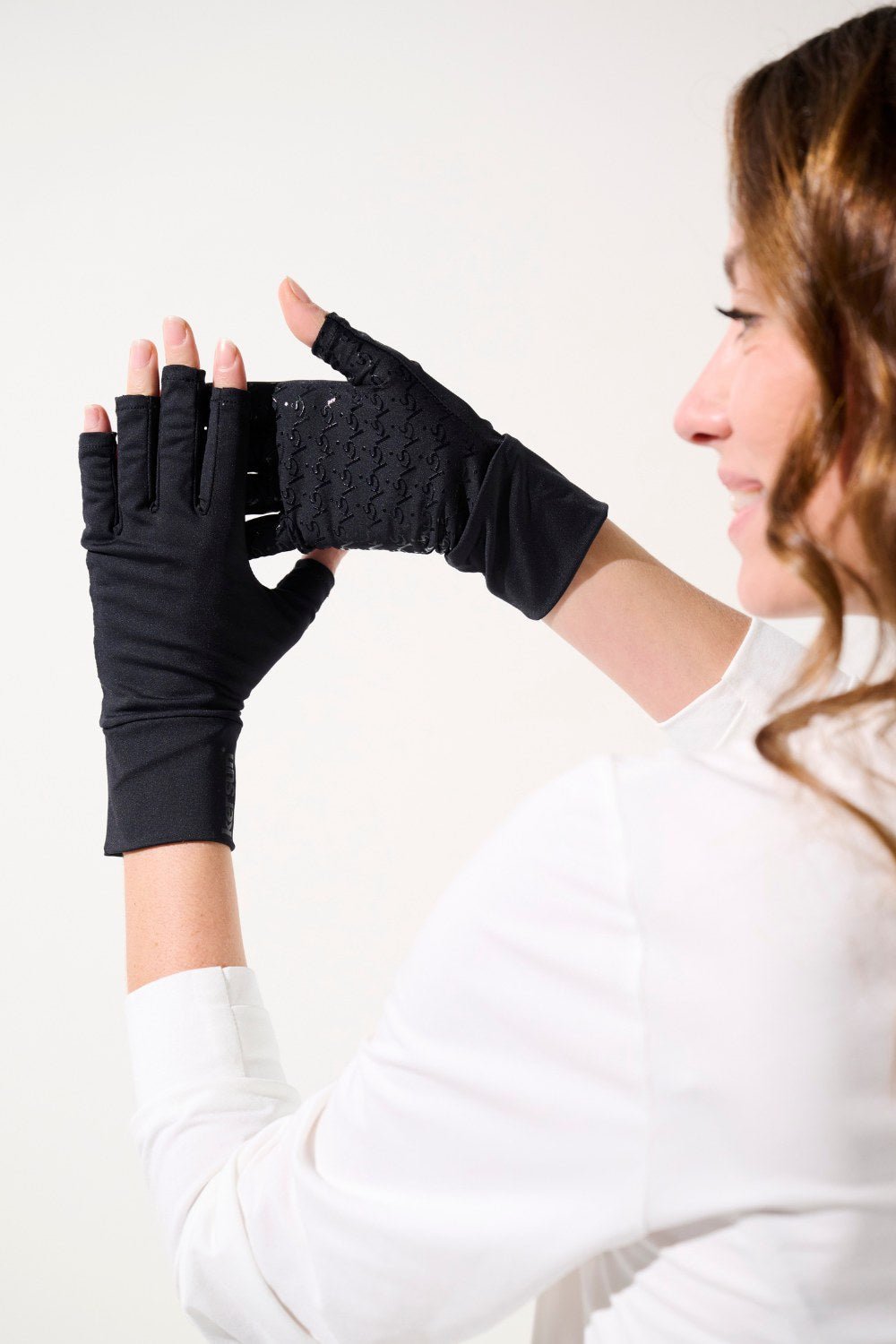 Mitaines anti-UV - Mojave noires pour femme, confortables et légères, offrant une protection solaire UPF 50+.