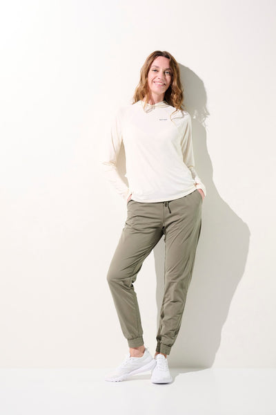 T-shirt anti-UV à capuche Oasis pour femme, léger et confortable, idéal pour activités sportives avec protection UPF 50+.