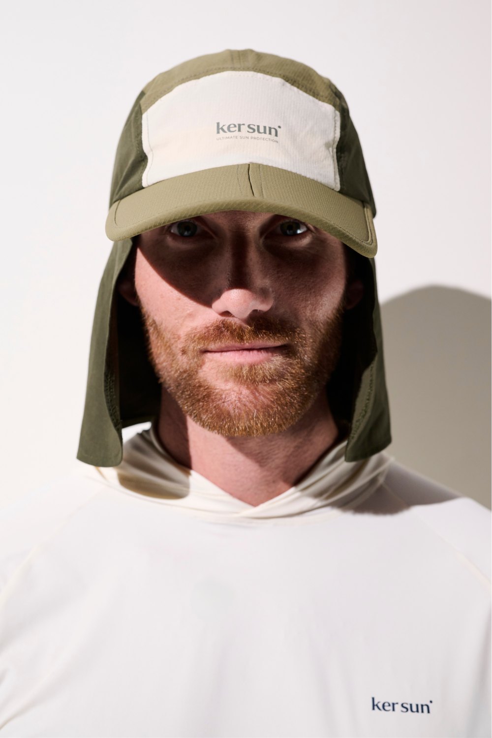 Casquette anti-UV - Sequoia de Ker Sun, homme portant une casquette beige et olive, protection solaire UPF 50+.