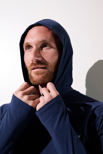 T-shirt anti-UV à capuche Oasis pour homme, bleu marine, conçu pour la protection solaire UPF 50+.