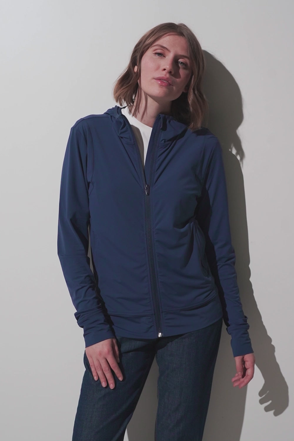 Veste anti-UV - Oasis, bleu foncé, pour femme, légère et respirante, idéale pour la protection solaire quotidienne.