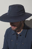 Chapeau anti-UV bleu marine pour homme, léger et confortable, offrant protection solaire UPF50+.